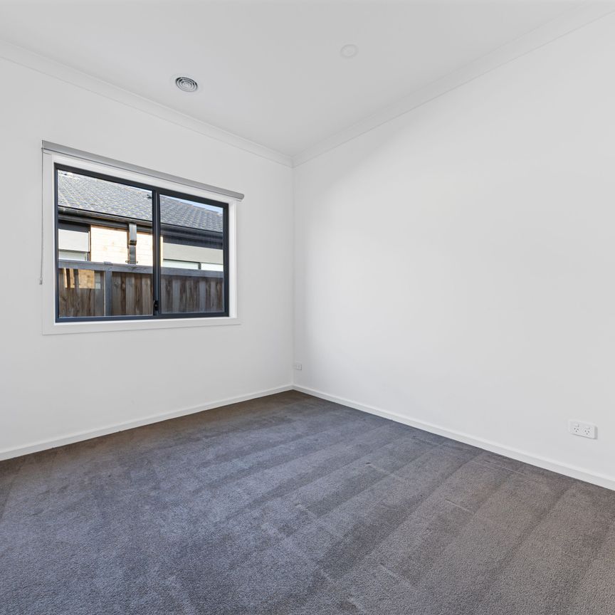 The perfect family lifestyle, with all key amenities right at your doorstep. - Photo 1