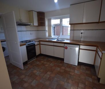 3 bedroom semi-detached house to rent - Photo 3