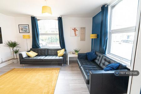 5 bedroom end of terrace house to rent - Photo 2