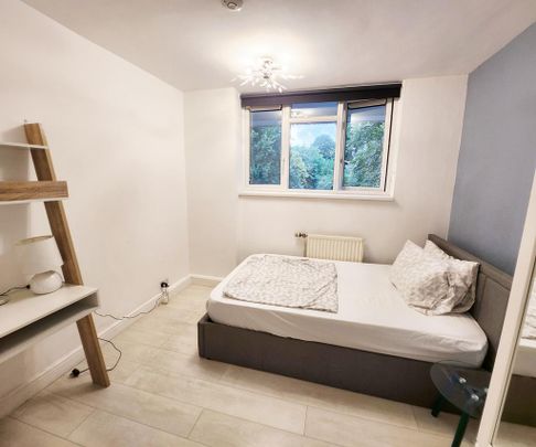 4 bedroom flat to rent - Photo 1