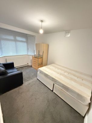 2 Bed Flat, Clyde Road, CR0 - Photo 1
