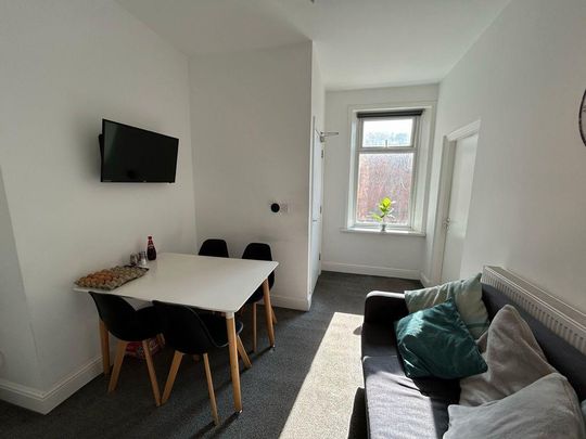 1 bedroom in a house share to rent - Photo 1