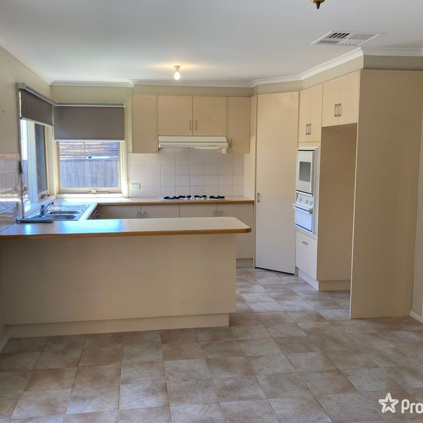 1B Grandview Grove, Bayswater VIC 3153 - Photo 1