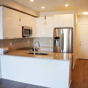 Modern 2B2B1P apartment in convenient Langley City center - Photo 3