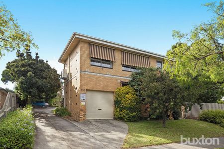 SPACIOUS FULLY RENOVATED 1 BEDROOM APARTMENT - Photo 5