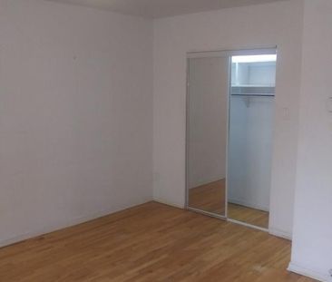 NDG Studio Apt on Fielding St West - Photo 3
