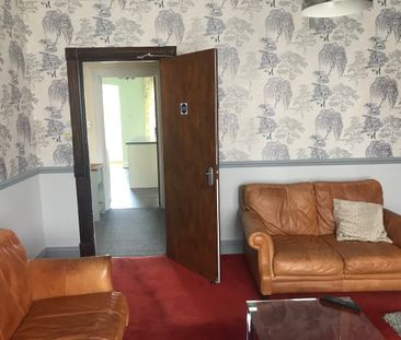 6 bedroom, 2 en-suite house - Photo 1