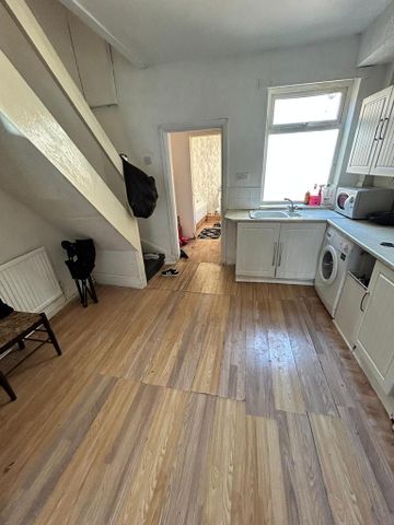 2 bedroom terraced house to rent - Photo 2