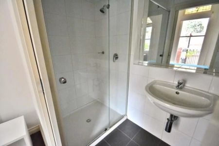 Boutique Furnished Studio Across from Calrton Gardens! - Photo 3