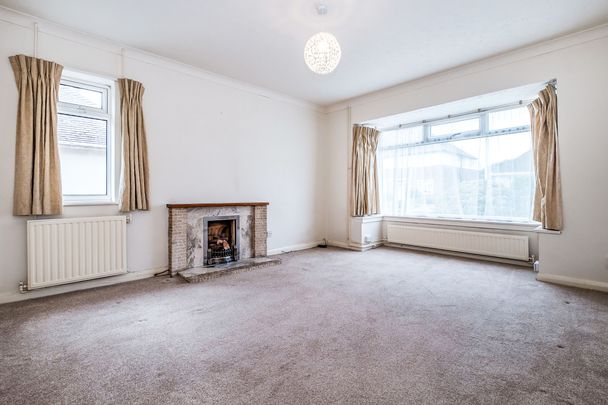 3 bedroom bungalow to rent Seafield Avenue, Goring-by-Sea, Worthing, BN12 - Photo 1