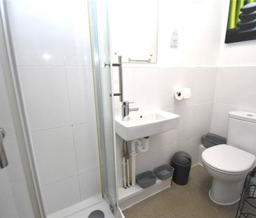 1 bedroom penthouse to rent - Photo 6