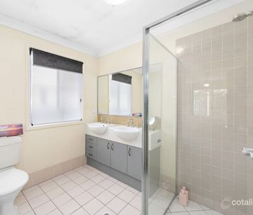 Low‑Set Living in Leafy Graceville! - Photo 3