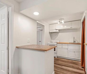 For Lease - 3454 Oakglade Crescent Unit# Lower Level, Mississauga, ... - Photo 2