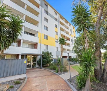 Part furnished unit in secure building - Photo 5