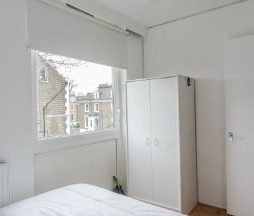 Room in a Shared Flat, Guildford Road, SW8 - Photo 3