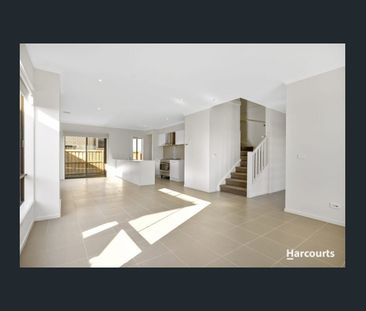 Light-Filled Living, Effortless Comfort - Photo 1