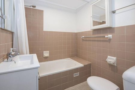 One Bedroom Unit in a Perfect Location - Photo 3