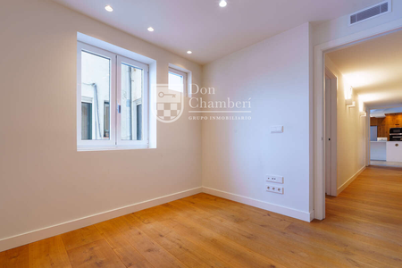 Exceptional 3-bedroom apartment for rent on Calle de Atocha - Photo 2