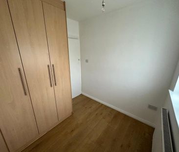 3 bedroom end of terrace house to rent - Photo 4