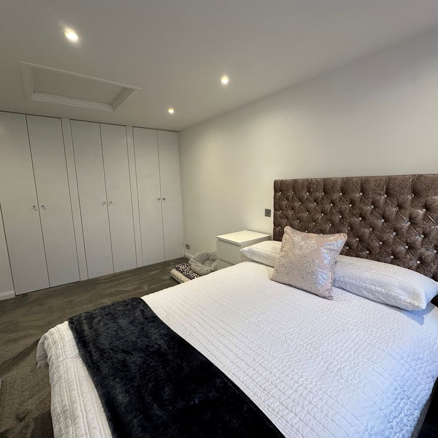 Saffron Close, Hoddesdon - Photo 1