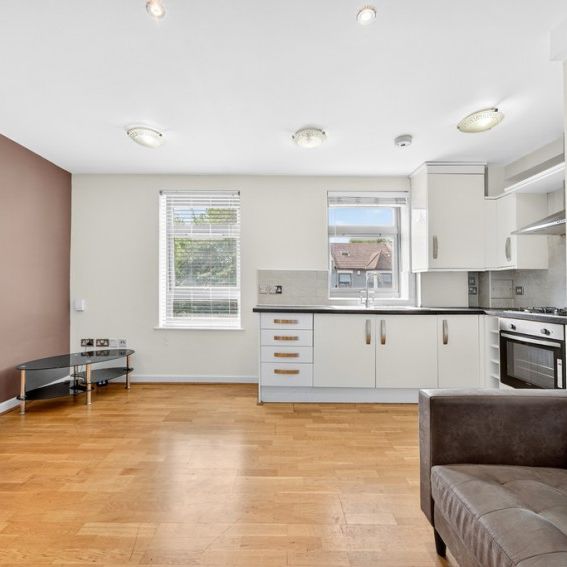 Green Lane, Ilford, Essex IG1 - Photo 1