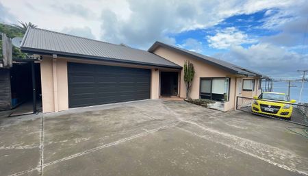 Stunning 4-Bedroom, 2 Bathroom Home with Sea Views - Whangarei Heads Road - Photo 2