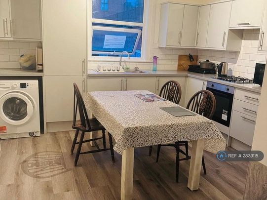 1 bedroom in a house share to rent - Photo 1