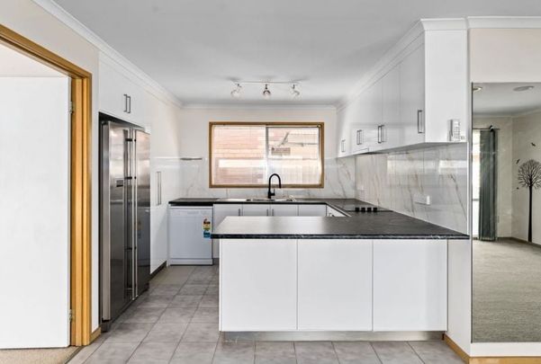 Spacious home in quiet and convenient location - Photo 1