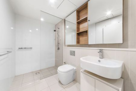 Ground Floor Apartment with Private Courtyard & Separate Study - Photo 4