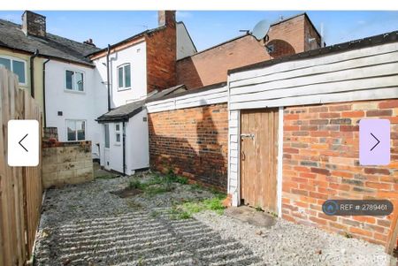 2 bedroom terraced house to rent - Photo 2