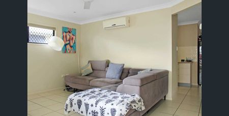 4 Bedroom House in Peaceful Neighborhood - Photo 4