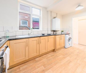 6 bedroom terraced house to rent - Photo 5