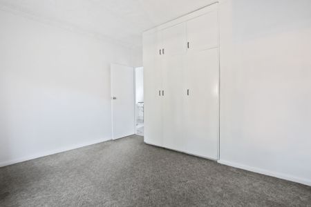Cosy and Well-Maintained Two Bedroom Unit - Photo 4