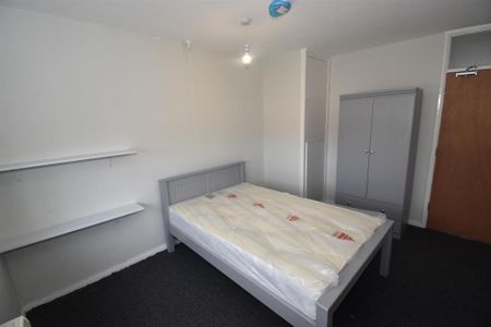 4 bedroom private hall to rent - Photo 2