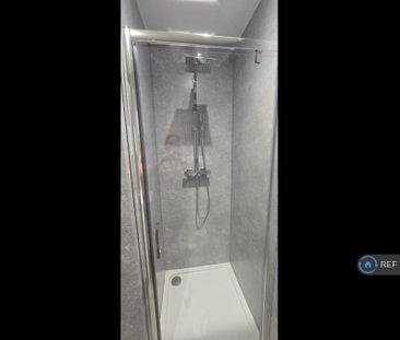 1 bedroom in a house share to rent - Photo 6
