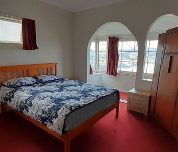 Spacious 2-Bedroom Apartment in Kilbirnie - Photo 3