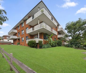 Two-bedroom Unit with Dual Street Access - Photo 6