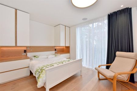 4 bedroom detached house to rent - Photo 2