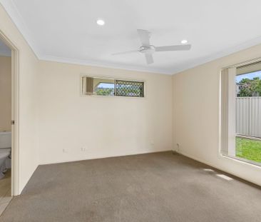 Spacious Family Living in the Heart of Upper Coomera - 4-Bedroom Home with Modern Comforts. - Photo 5