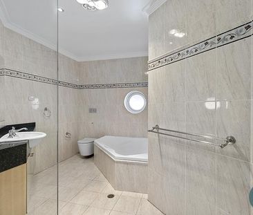 10 Scales Parade, Balgowlah Heights NSW 2093 - House For Rent | Domain - Photo 6