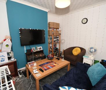 2 bedroom terraced house to rent - Photo 2