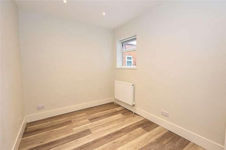 Westfield Road, Woking, Surrey, GU22 - Photo 3