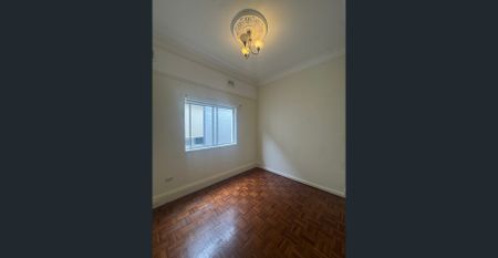 SPACIOUS FOUR BEDROOM HOUSE WITH PARKING FOR LEASE - Photo 3