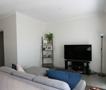 Fantastic 3 Bedroom Home - Photo 6