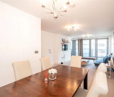 3 bedroom flat - Photo 2