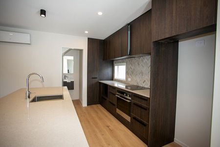 Single garaged Townhouse - Photo 4