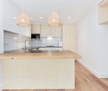 10/200 Bay Street, Port Melbourne VIC 3207 - Apartment For Rent | D... - Photo 4
