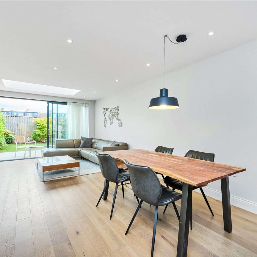 A beautifully designed modern four bedroom house with off- street parking situated in a gated development. - Photo 1