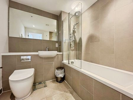 Station Road North, Egham, Surrey, TW20 9FF - Photo 5