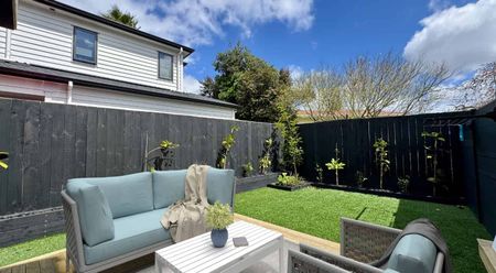 Stylish Corner Unit in Prime Location - Photo 3